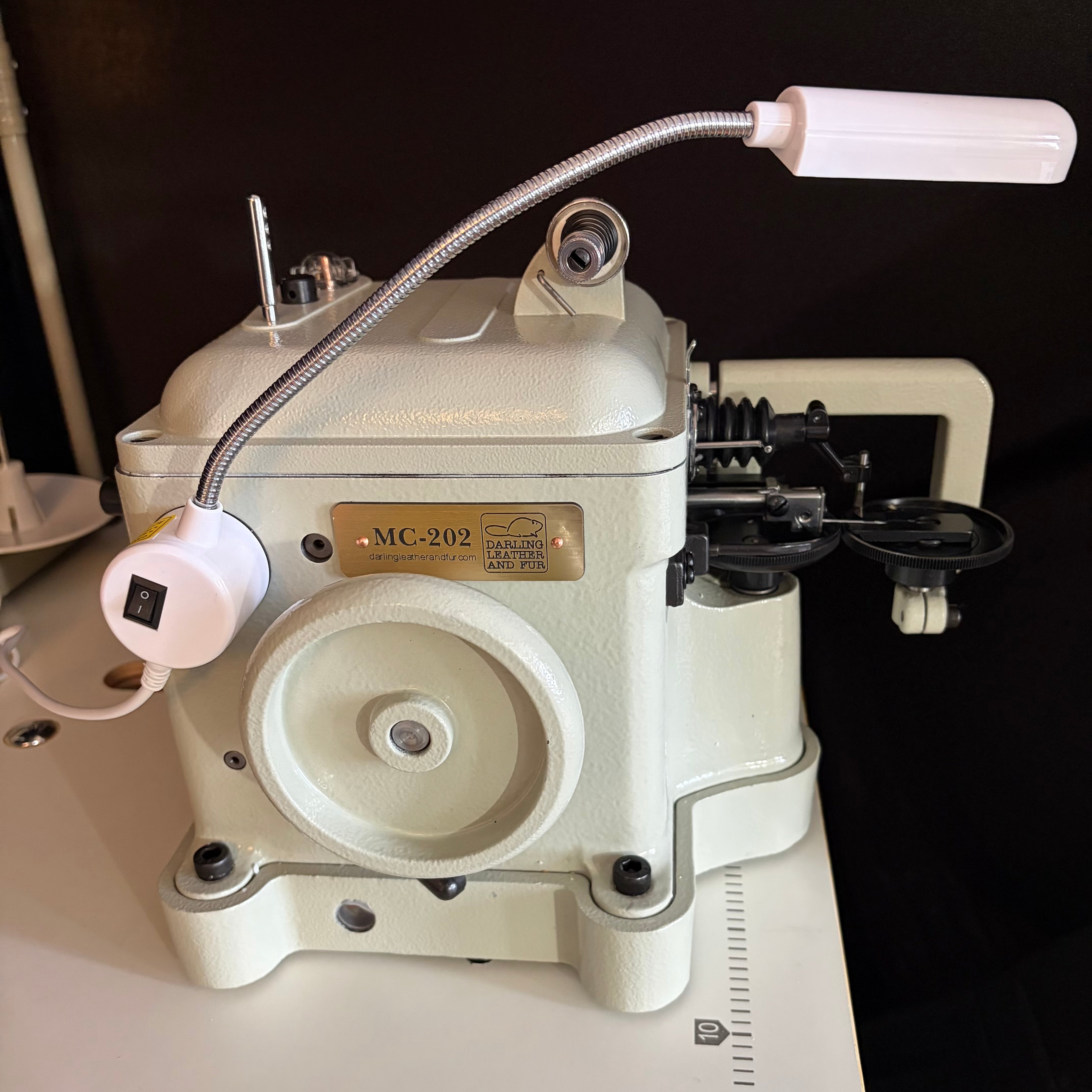 Fur Sewing Machine MC-202 PICKUP ONLY – Darling Leather And Fur LLC